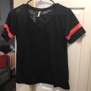 3 for $15 🦋🦋 Tresics black T-shirt with neon mesh sleeves